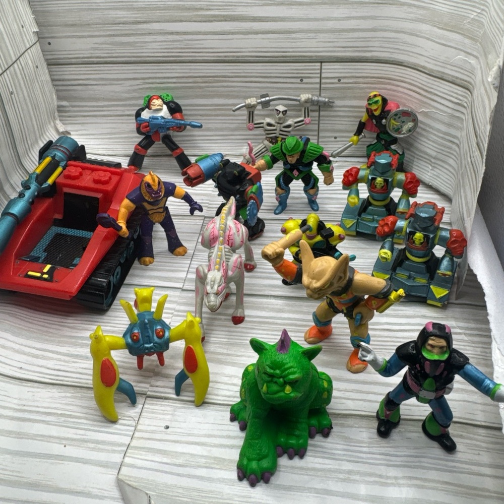 ZBOTS Z-Bots Galoob 1990s Robot Action Figures Micro Machines Lot of 15 vintage